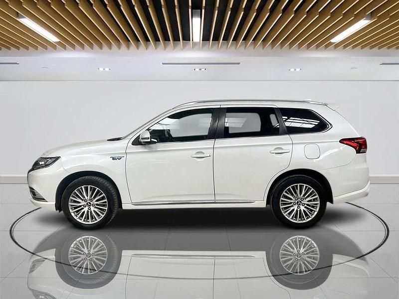 Used Mitsubishi Outlander P-HEV 209 HP (153 kW) 2019 White SUV