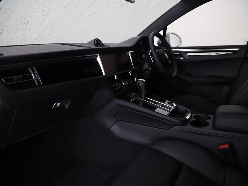 Used Porsche Macan 265 HP (194 kW) 2025 Grey SUV