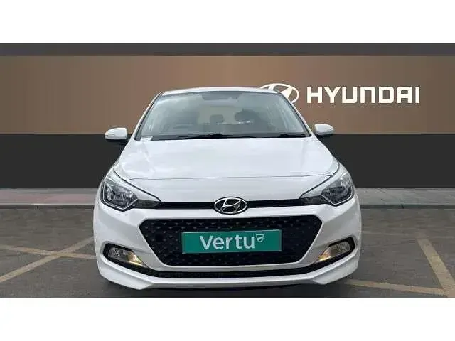 Begagnad Hyundai i20 SE 84 HK (61 kW) 2017 Vit Halvkombi