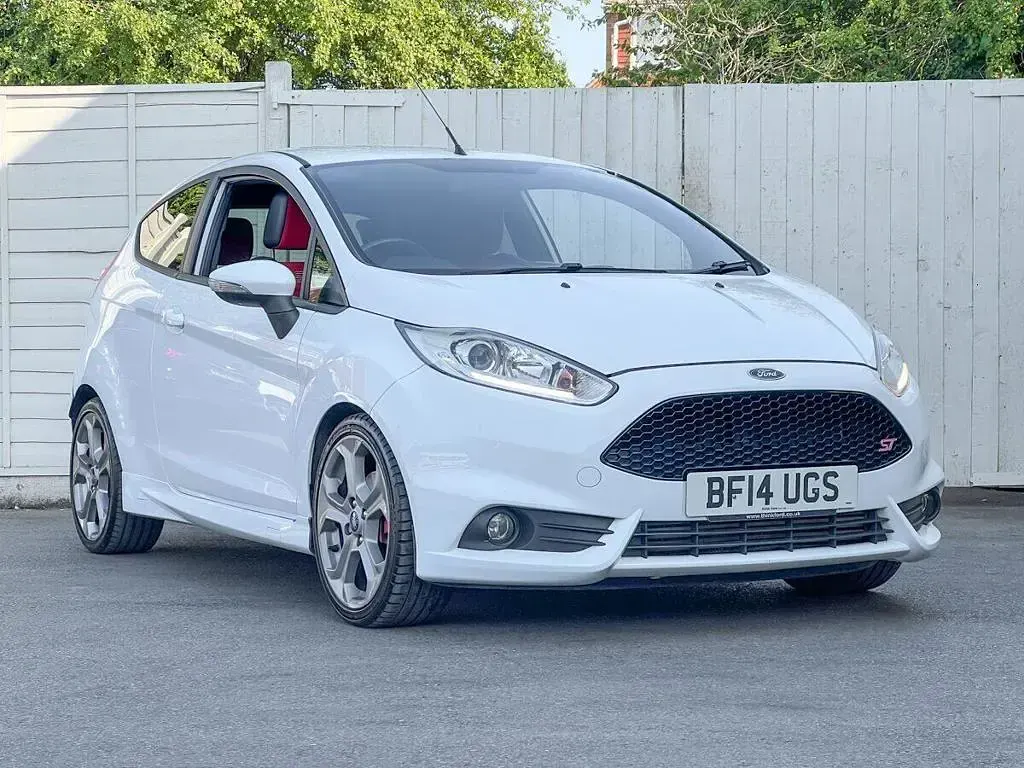 Used Ford Fiesta ST 182 HP (133 kW) 2014 White Hatchback