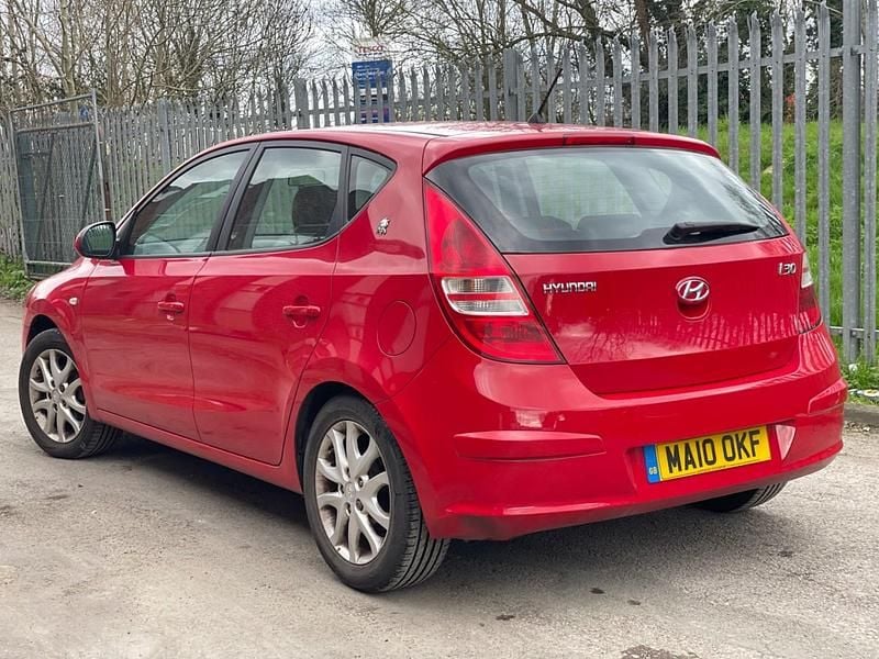 Used Hyundai i30 Style 109 HP (80 kW) 2010 Red Hatchback
