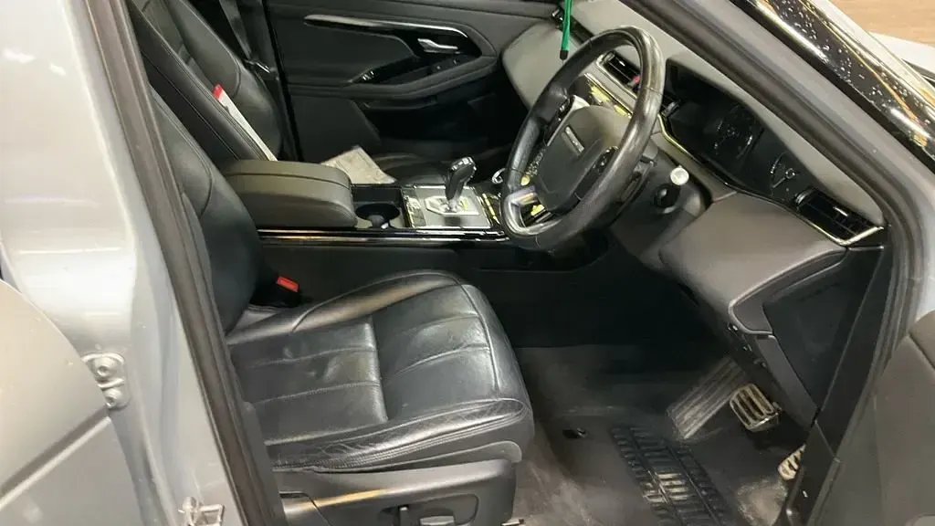 Used Land Rover Range Rover evoque R-Dynamic 180 HP (132 kW) 2019 Silver SUV