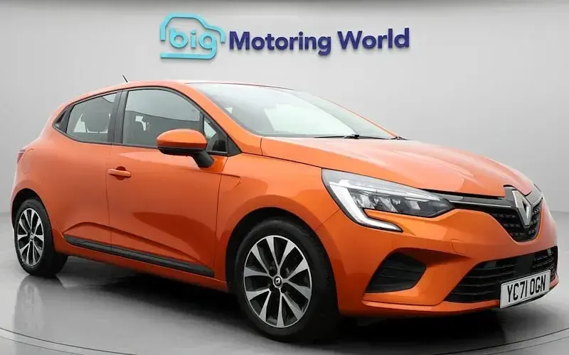 Used Renault Clio Iconic 90 HP (66 kW) 2021 Hatchback