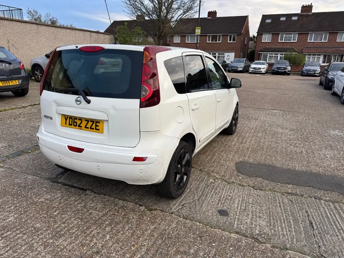 Used Nissan Note N-TEC 110 HP (80 kW) 2012 White Hatchback