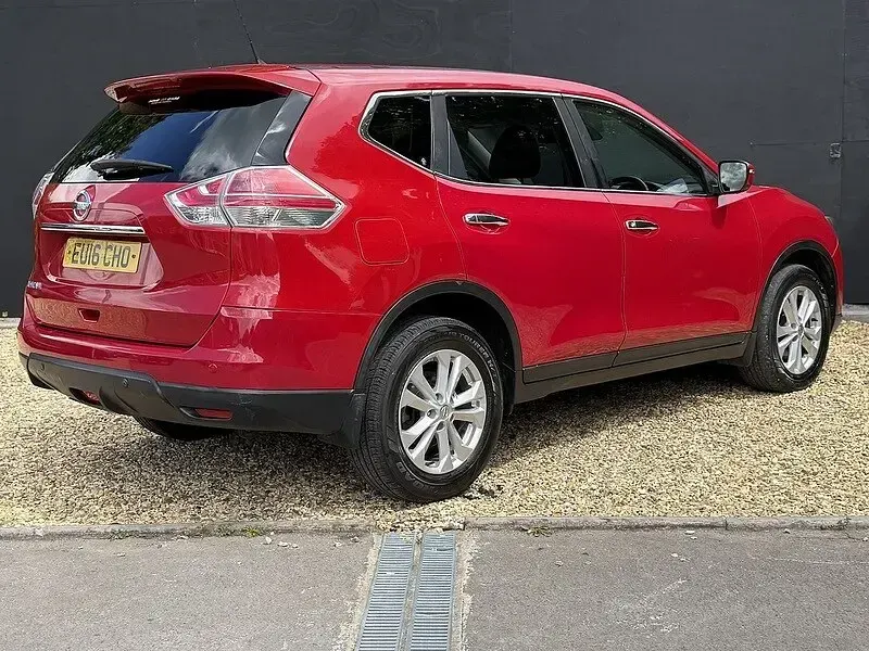 Used Nissan X-Trail Acenta 130 HP (95 kW) 2016 Red SUV