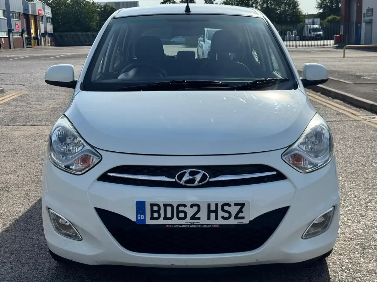 Used Hyundai i10 Active 85 HP (62 kW) 2013 White Hatchback