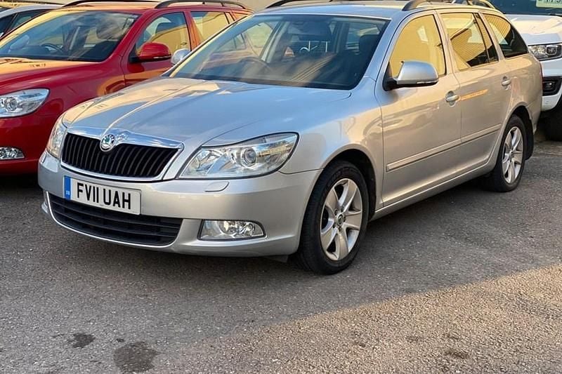 Silver Used 2011 Skoda Octavia Elegance Estate | £4,795 (Fair price) - Image 1/1