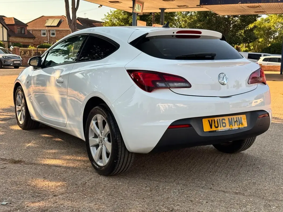 Used Vauxhall Astra GTC Sport 2016 White Hatchback