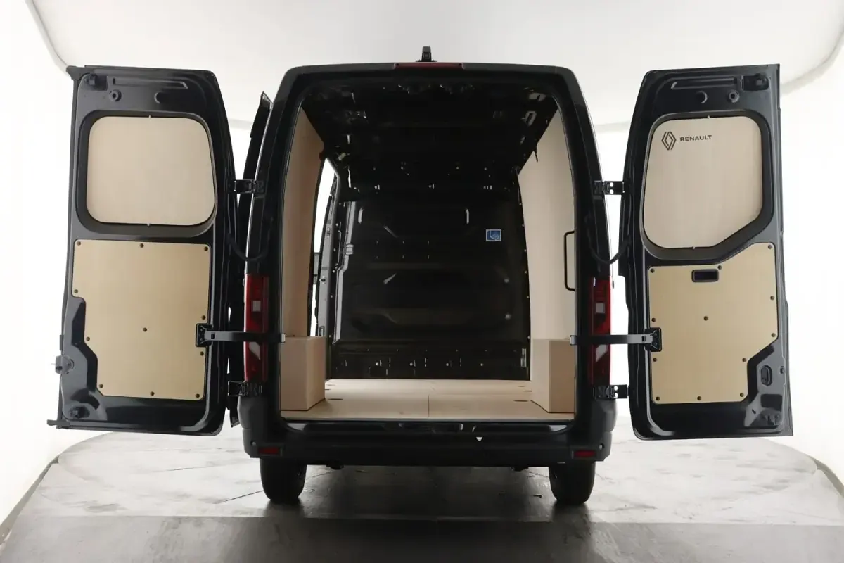 Nuevo Renault Master 2026 Negro Monovolumen