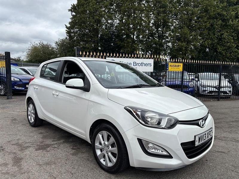 White Used 2013 Hyundai i20 Active Hatchback | £6,990 (A bit pricey) - Image 1/3