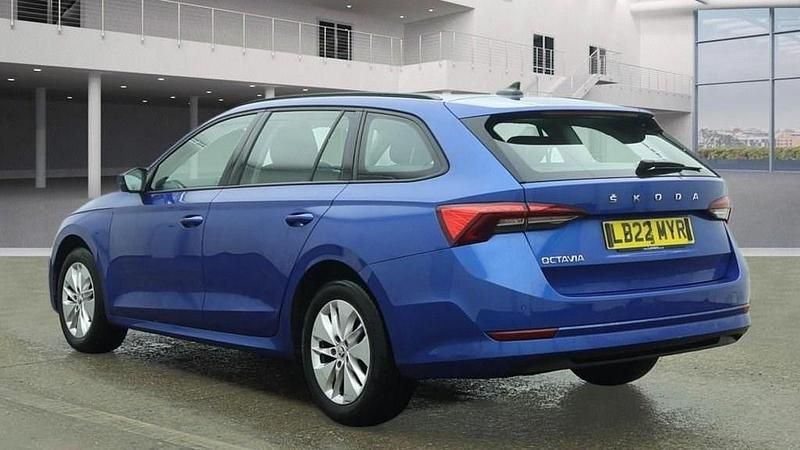 Used Skoda Octavia SE 110 HP (80 kW) 2022 Blue Estate