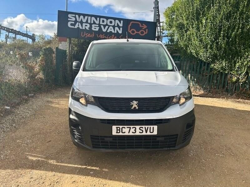 Used Peugeot Partner Premium 100 HP (73 kW) 2024 White MPV