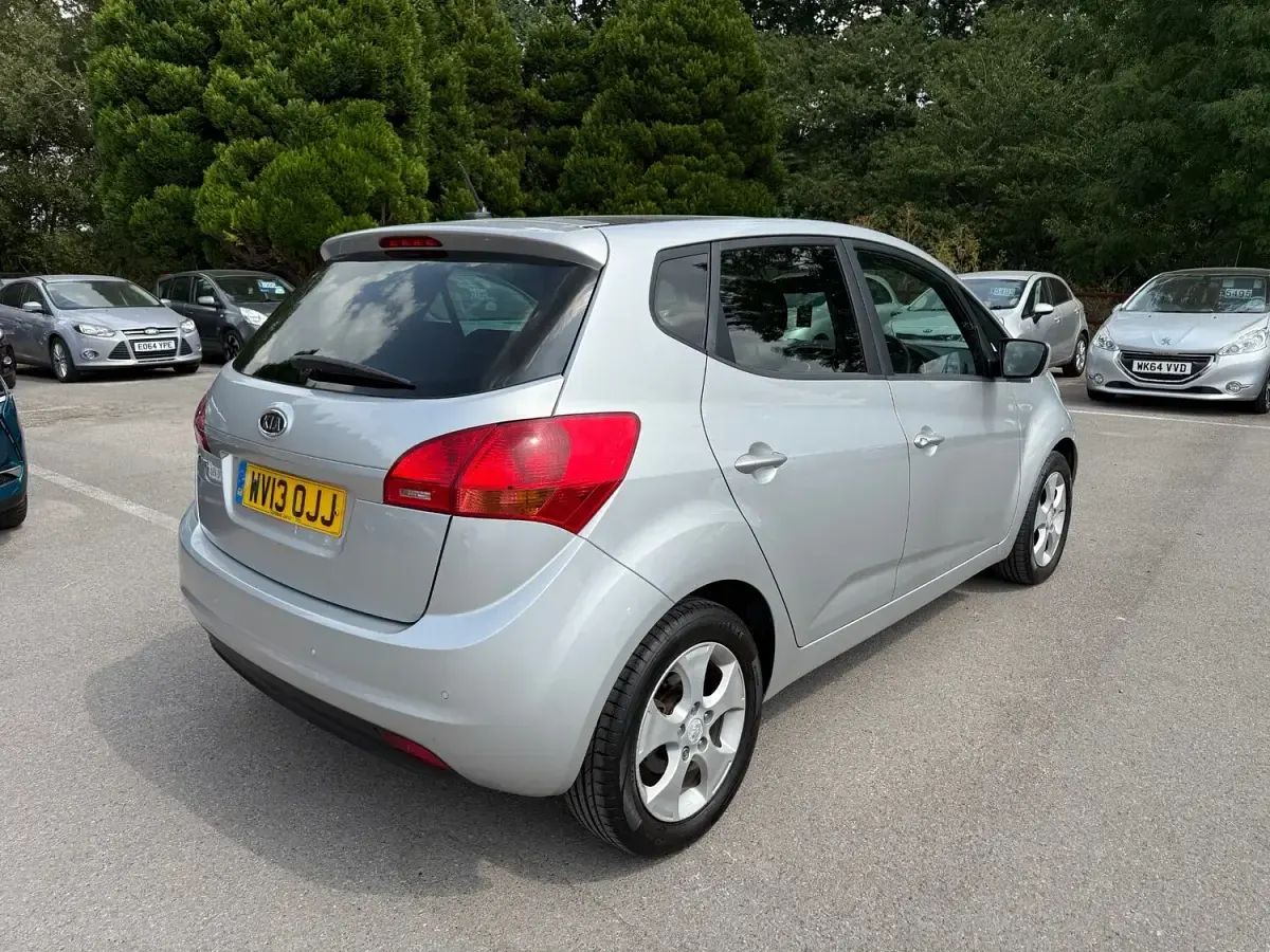 Used Kia Venga 125 HP (91 kW) 2013 Silver Hatchback