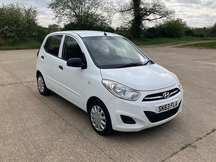 Used Hyundai i10 Classic 85 HP (62 kW) 2013 White Hatchback