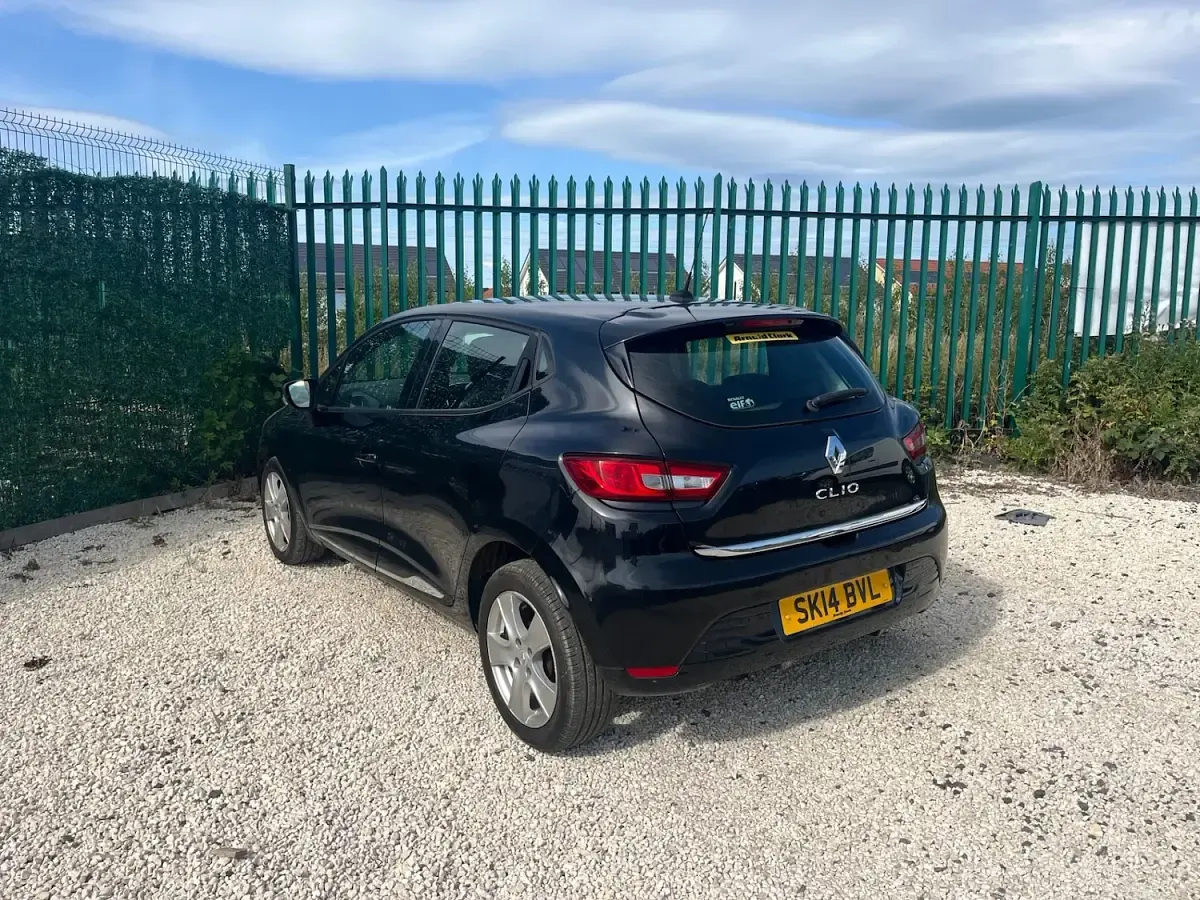 Used Renault Clio Dynamique 75 HP (55 kW) 2014 Black Hatchback