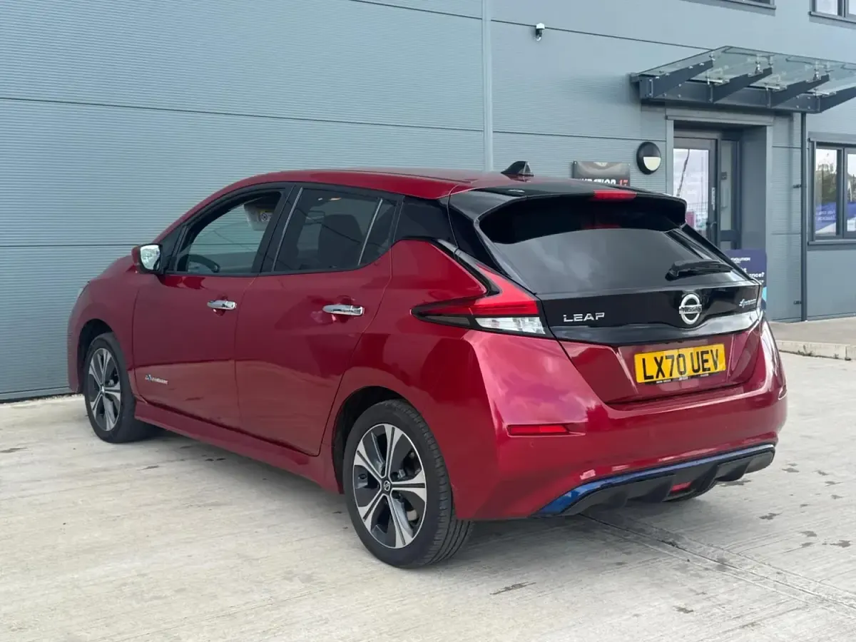 Used Nissan Leaf Tekna 160 kW (218 HP) 2020 Red Hatchback