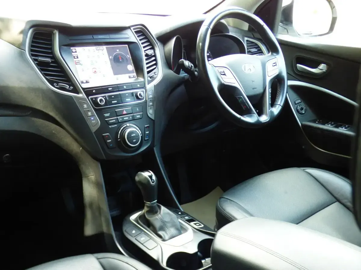 Used Hyundai Santa Fe Premium 200 HP (147 kW) 2017 White SUV