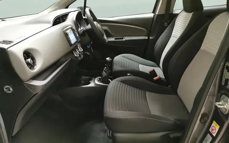 Gebraucht Toyota Yaris 111 PS (81 kW) 2018 Grau Kleinwagen