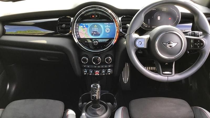 Usado Mini Cooper Hatch 134 CV (98 kW) 2023 Negro Utilitario