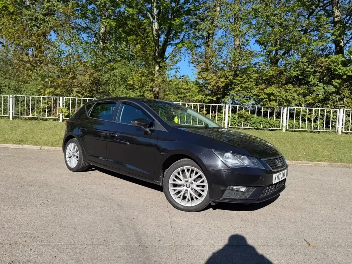 Usado Seat Leon SE Dynamic 110 CV (80 kW) 2017 Negro Utilitario