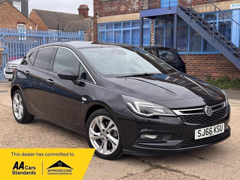 Black Used 2016 Vauxhall Astra SRi Hatchback | £4,945 (Fair price) - Image 1/4
