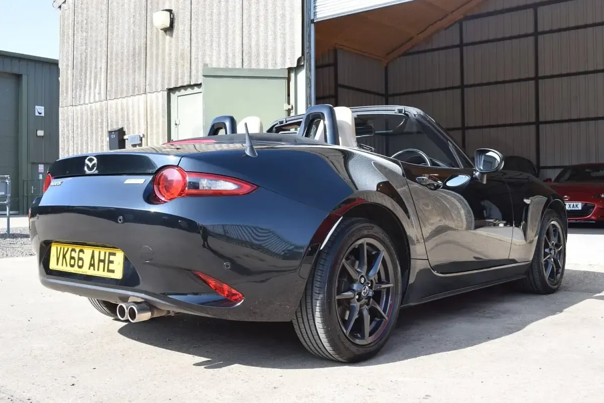 Used Mazda MX5 Inclusive 131 HP (96 kW) 2016 Black Cabriolet