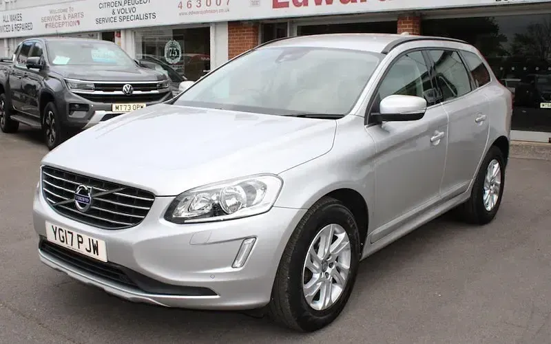 Used Volvo XC60 SE 190 HP (139 kW) 2017 Silver SUV