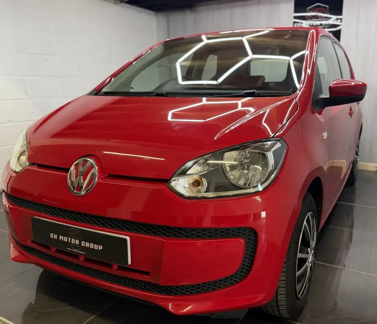 Used VW up! move up! 60 HP (44 kW) 2015 Red Hatchback