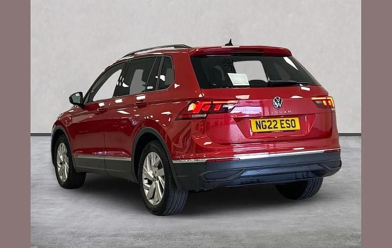 Used VW Tiguan Life 150 HP (110 kW) 2022 Red SUV