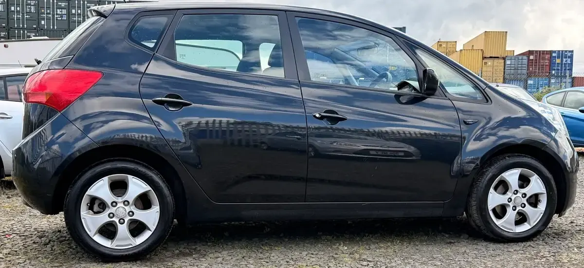 Used Kia Venga 125 HP (91 kW) 2011 Black Hatchback