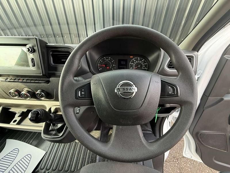 Used Nissan Interstar Tekna 135 HP (99 kW) 2024 White Van