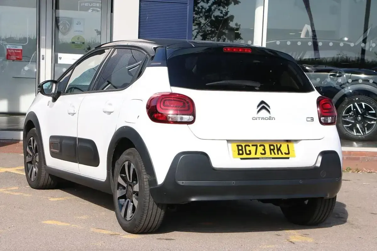 Used Citroën C3 PureTech 82 HP (60 kW) 2023 White Hatchback