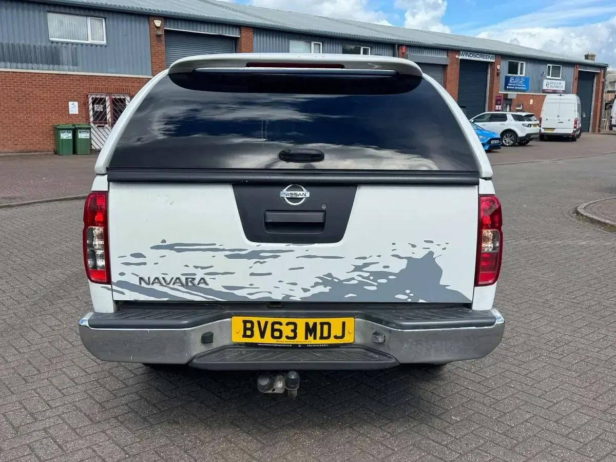 Used Nissan Navara Tekna 2013 White Pickup
