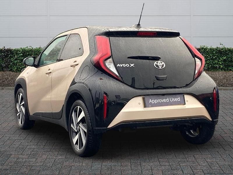 Used Toyota Aygo X 72 HP (52 kW) 2024 Beige SUV