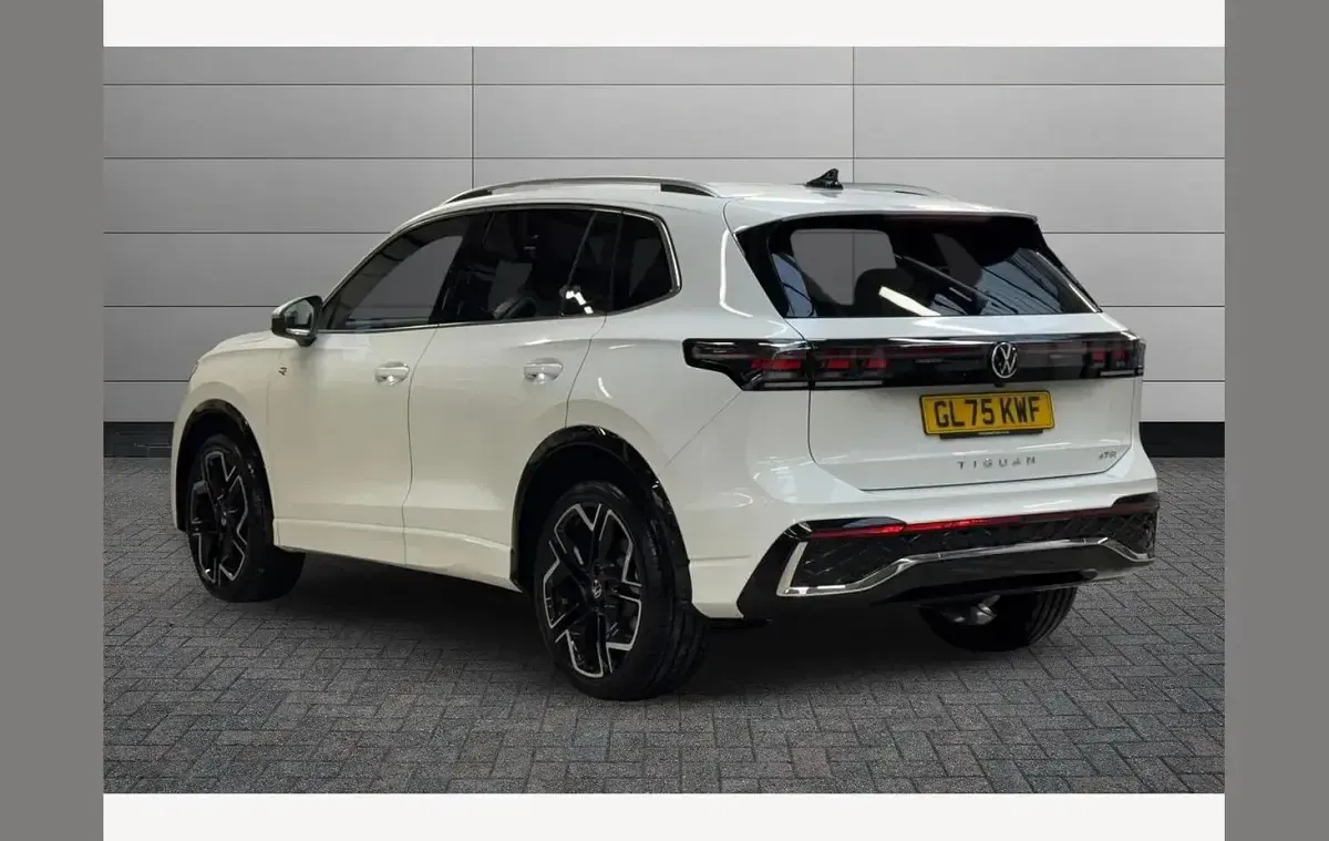 Używany VW Tiguan R-line 150 KM (110 kW) 2026 Biały SUV