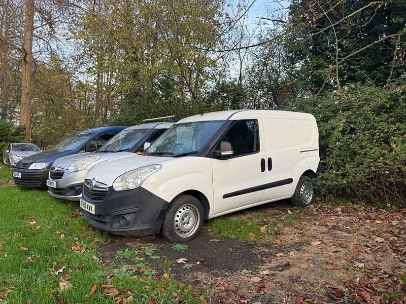 Used Vauxhall Combo 95 HP (69 kW) 2017 White MPV