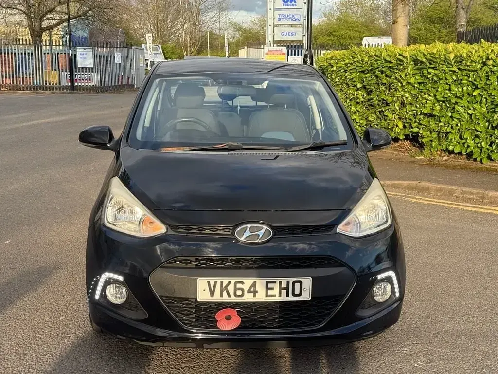 Gebraucht Hyundai i10 Premium 66 PS (48 kW) 2014 Schwarz Kleinwagen