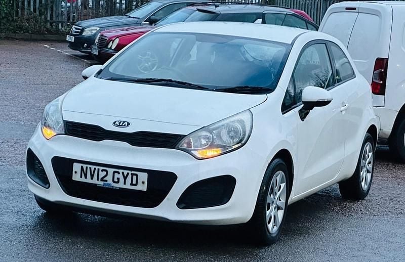 Used Kia Rio 2012 White Hatchback
