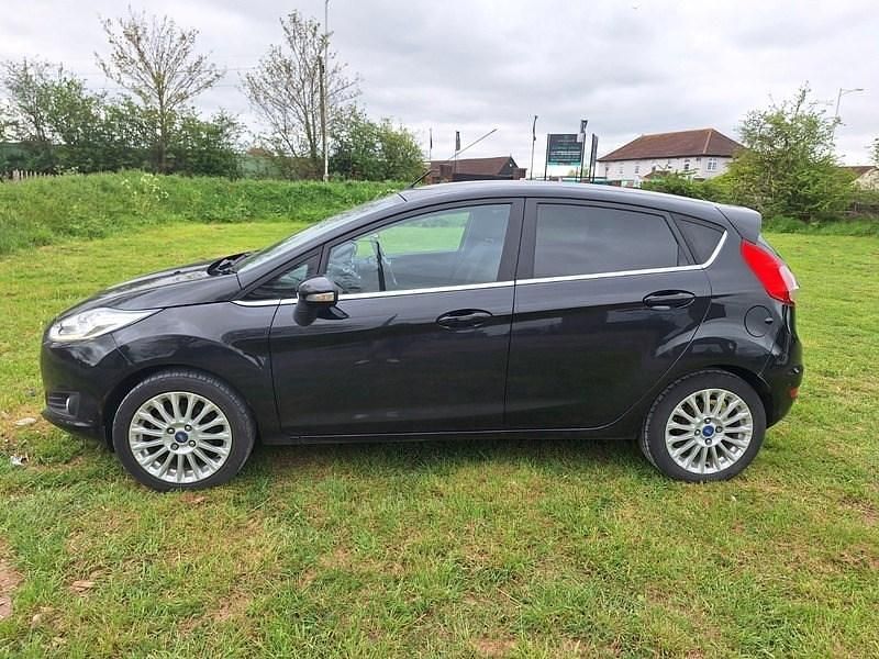 Used Ford Fiesta Zetec 100 HP (73 kW) 2015 Black Hatchback