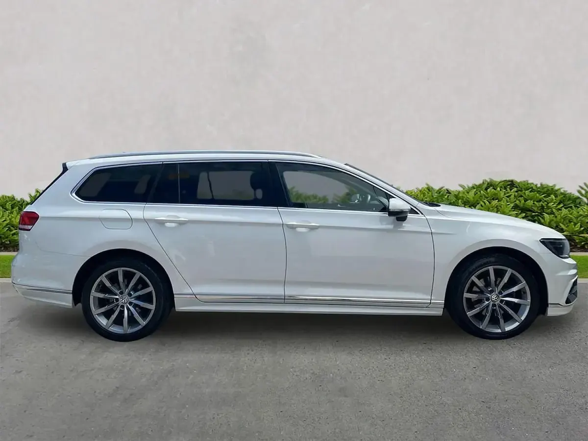 Used VW Passat R-line 150 HP (110 kW) 2017 White Estate