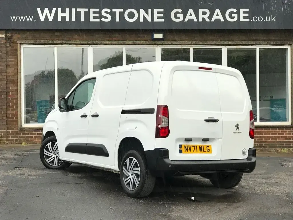 Used Peugeot Partner Premium 131 HP (96 kW) 2022 White MPV