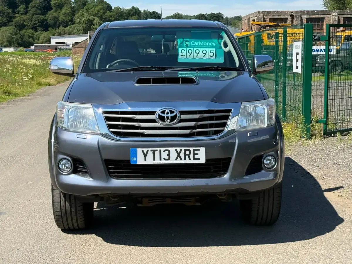 Used Toyota HiLux 171 HP (125 kW) 2013 Grey Pickup