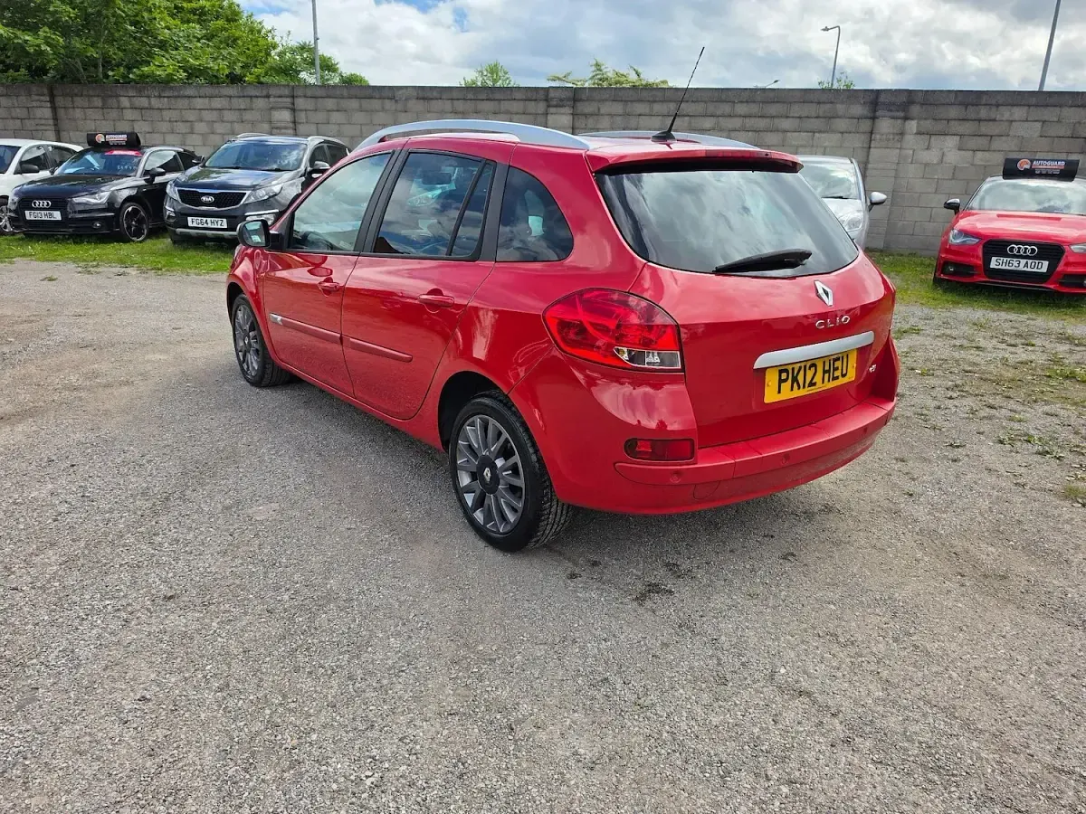 Used Renault Clio GT-Line 88 HP (64 kW) 2012 Red Estate