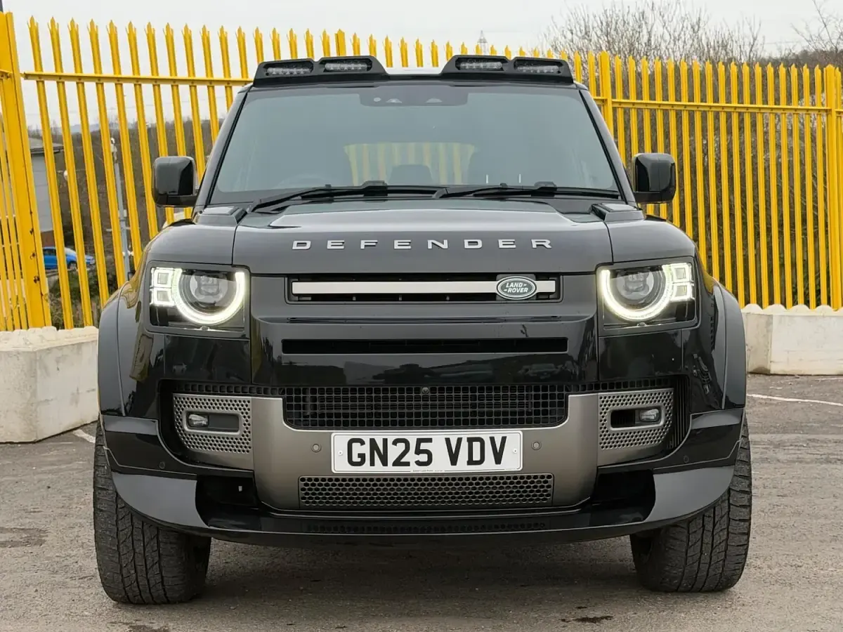Used Land Rover Defender SE Dynamic 2025 Black SUV