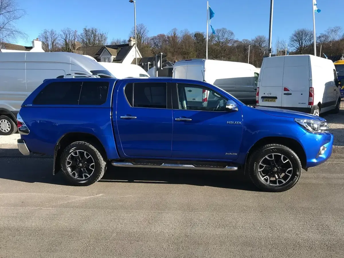 Used Toyota HiLux 150 HP (110 kW) 2017 Blue Pickup