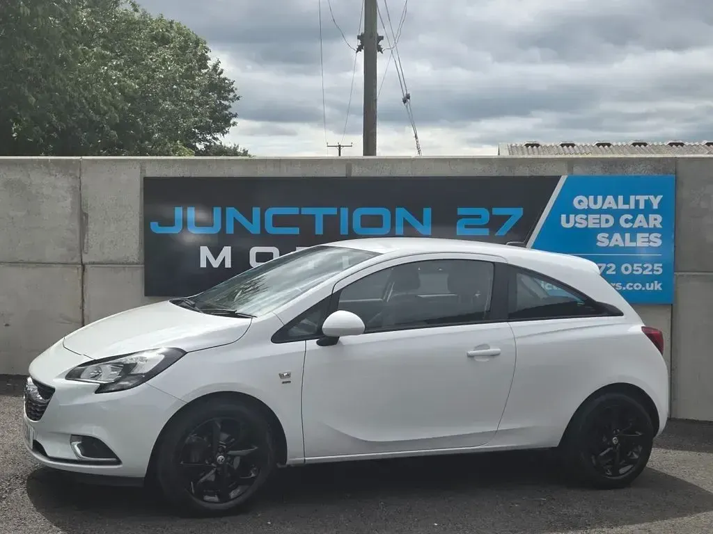 Used Vauxhall Corsa SRi 75 HP (55 kW) 2018 White Hatchback