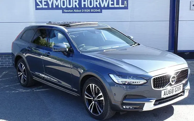 Used Volvo V90 CC Pro 190 HP (139 kW) 2019 Estate