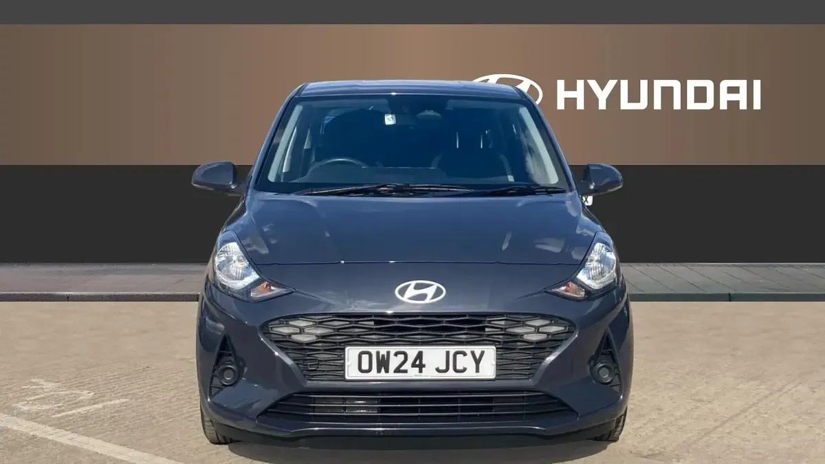 Used Hyundai i10 Advanced 63 HP (46 kW) 2024 Grey Hatchback