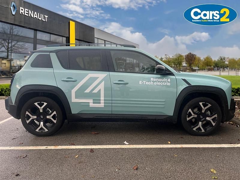 Used Renault R4 Komfort 110 kW (150 HP) 2025 Green SUV