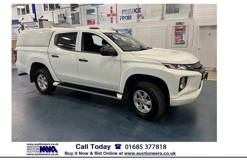 White Used 2020 Mitsubishi L200 Top Pickup | £11,690 (Good price) - Image 1/4